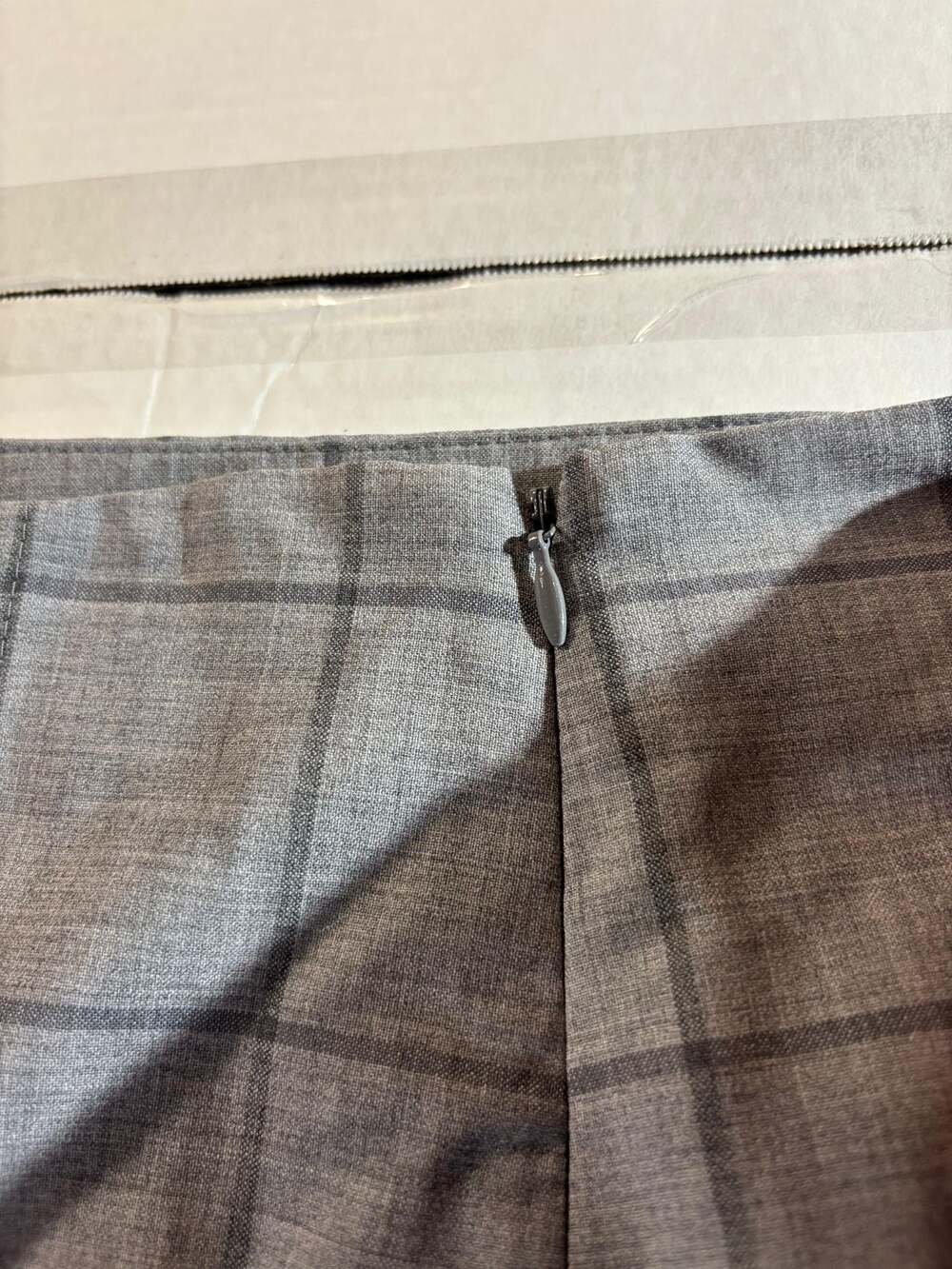 Banana Republic Grey Windowpane Plaid Ruffle Hem Midi Skirt Size 2 - Picture 2 of 4